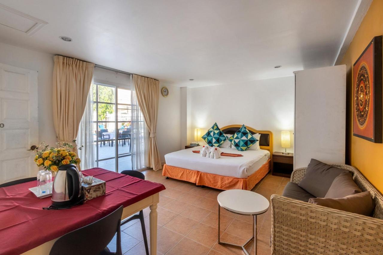 Villa Atchara Patong Екстер'єр фото