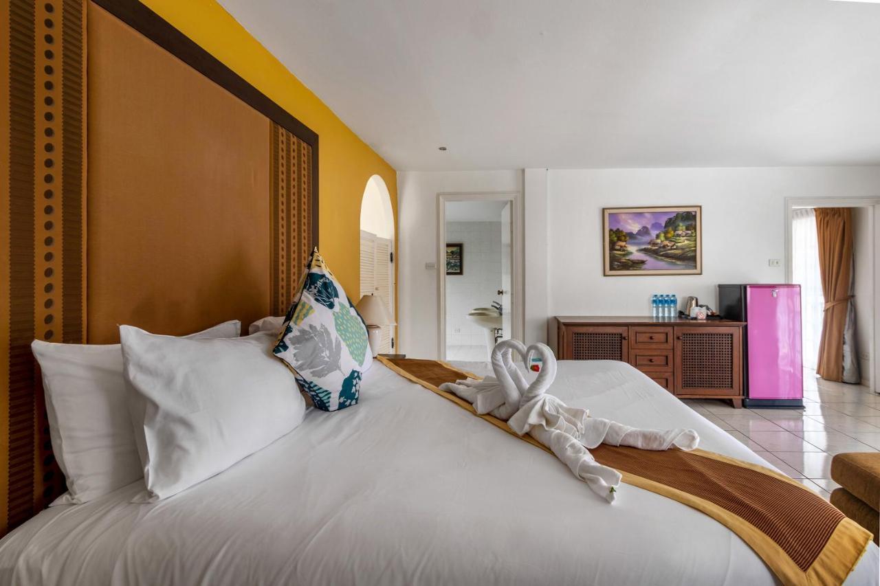 Villa Atchara Patong Екстер'єр фото